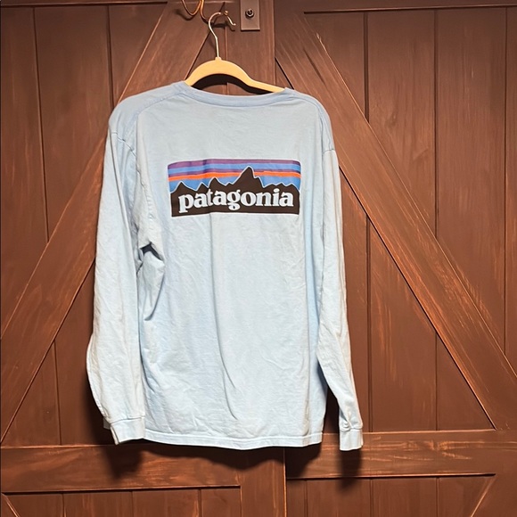 Patagonia Long Sleeve Blue Tee for Casual Comfort - Picture 4 of 5